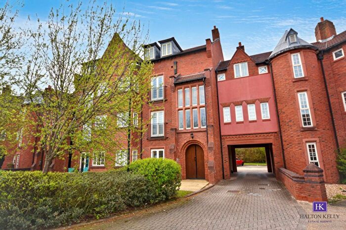 2 Bedroom Flat For Sale In Butts Green, Westbrook, WA5