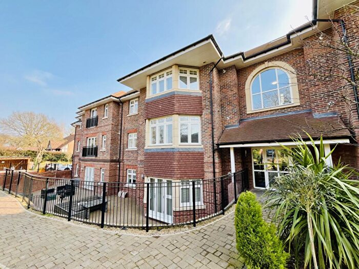 1 Bedroom Apartment To Rent In Kestrel Close, Shenfield, CM15