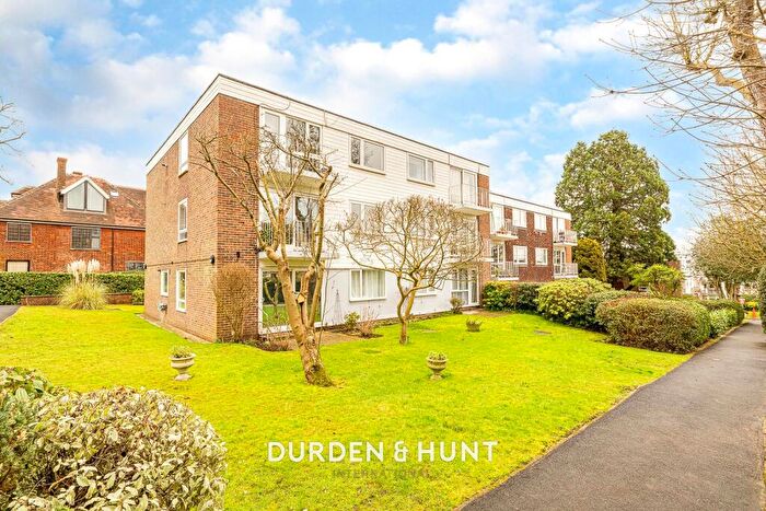 2 Bedroom Apartment For Sale In High Road, Buckhurst Hill, IG9