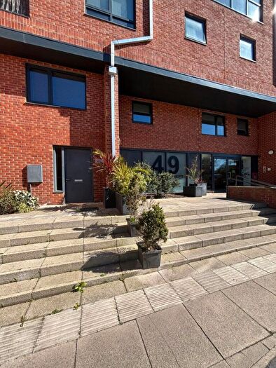 2 Bedroom Apartment For Sale In -Bed Apartment - Hurst Street, L1