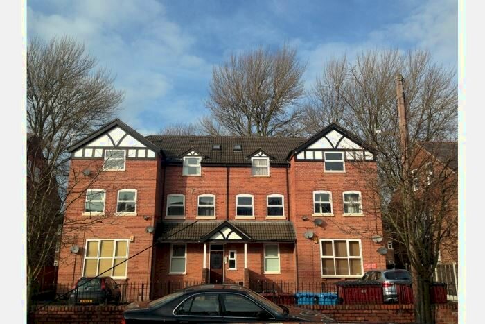3 Bedroom Flat To Rent In Burton Road, West Didsbury, Didsbury, Manchester, M20