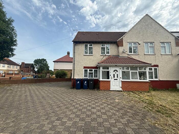 5 Bedroom End Of Terrace House For Sale In Carlyle Avenue, Southall, UB1