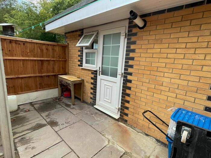 2 Bedroom Flat To Rent In Bracken Drive, Chigwell, IG7