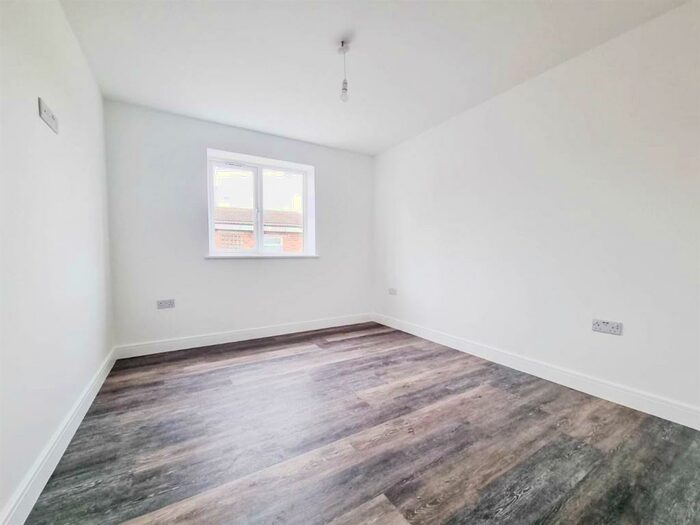 2 Bedroom Detached Bungalow To Rent In Saddlebrook Park, Warden Bay