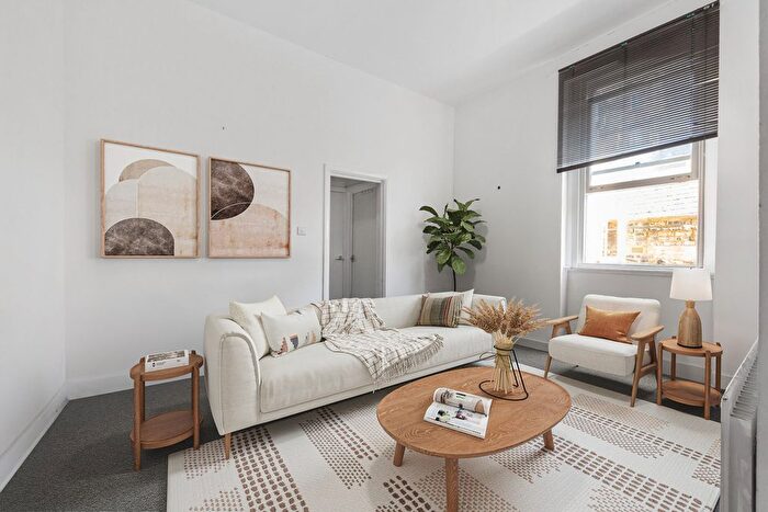 2 Bedroom Flat For Sale In Praed Street, London, W2