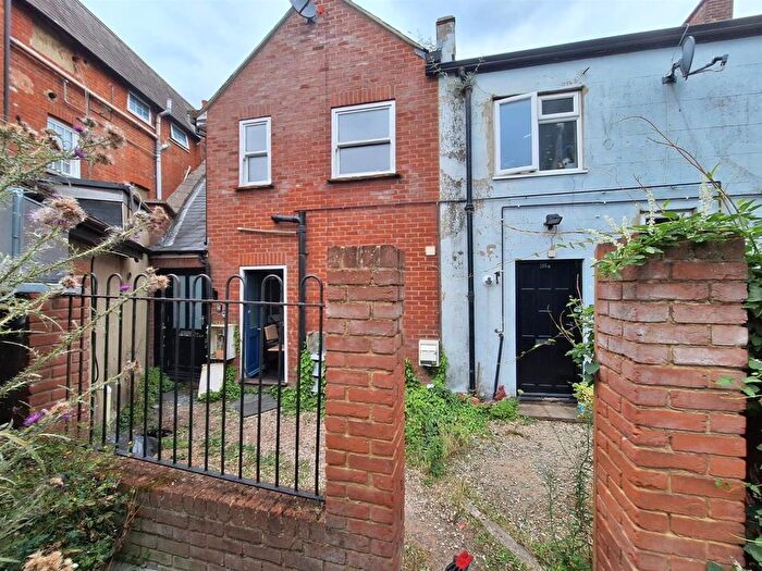 2 Bedroom Property To Rent In London Street, Chertsey, KT16
