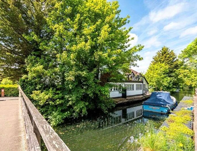 2 Bedroom End Of Terrace House To Rent In Boulters Lock - Maidenhead, SL6