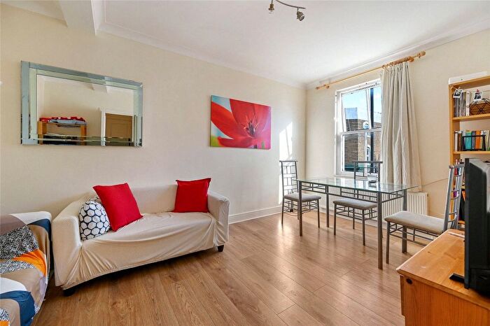 2 Bedroom Flat To Rent In Blythe Road, Brook Green, London, W14