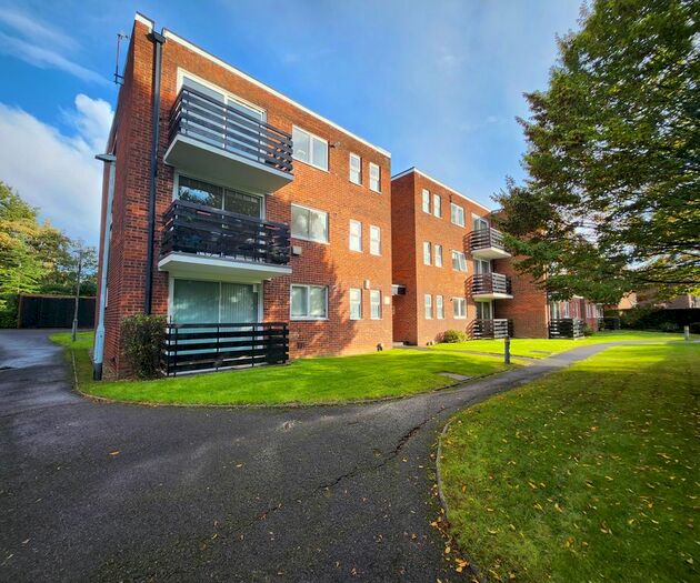 2 Bedroom Flat To Rent In Parkmore Close, Woodford Green, IG8
