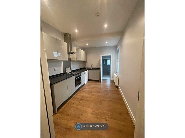 4 Bedroom Terraced House To Rent In Glencairn Road, London, SW16