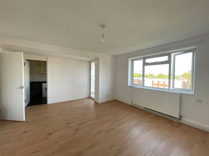 2 Bedroom Flat To Rent In Woodcote Road, Wallington, SM6