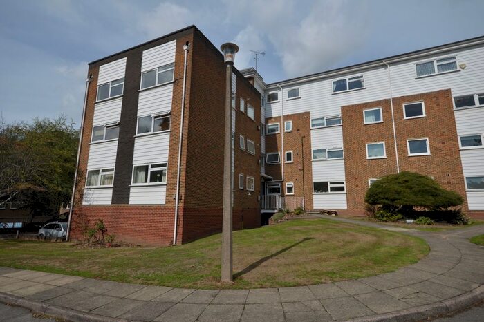 2 Bedroom Flat To Rent In Maplin Close, Winchmore Hill, N21