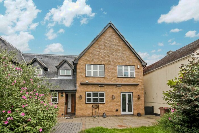 4 Bedroom Semi-Detached House To Rent In Main Road, Broomfield, Chelmsford, CM1