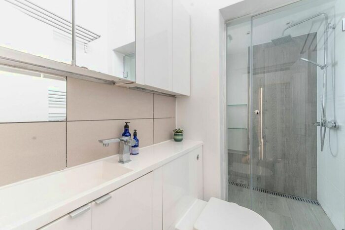 2 Bedroom Flat To Rent In Courtfield Gardens, South Kensington, London, SW5