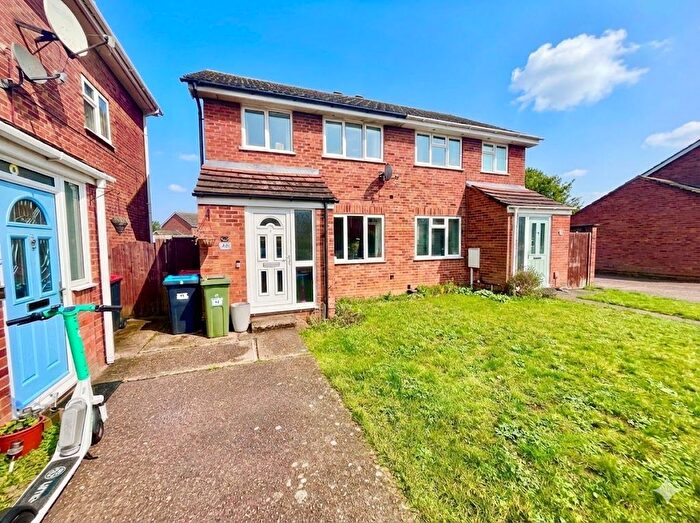 3 Bedroom Semi-detached House For Sale In Petersham Close, Newport Pagnell, MK16