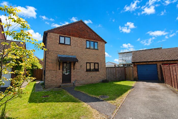 3 Bedroom Detached House For Sale In Long Close, Hungerford, RG17