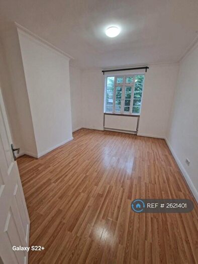 2 Bedroom Flat To Rent In Clive Lodge, London, NW4