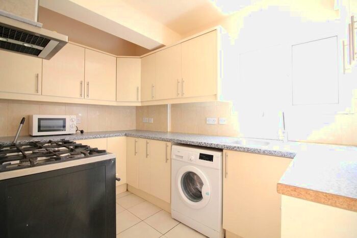 3 Bedroom Semi-Detached House To Rent In The Crossways, Heston, Hounslow TW5