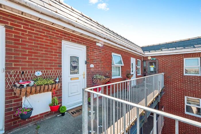 1 Bedroom Flat For Sale In Great George Street, Weymouth, DT4