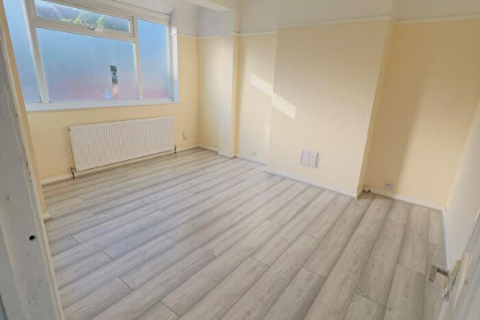 3 Bedroom Terraced House To Rent In Streatham Vale, London, SW16