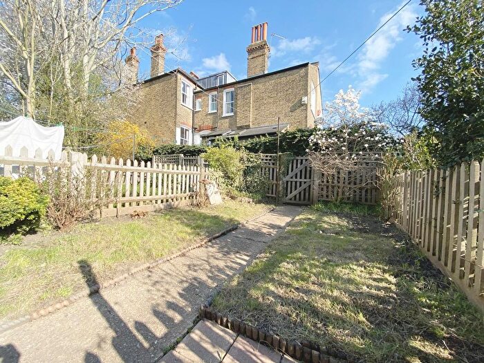 3 Bedroom Cottage To Rent In Dekker Road, London, SE21