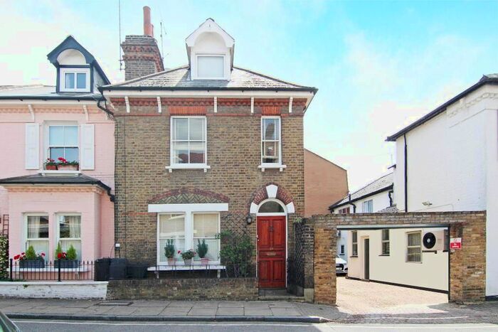 3 Bedroom Property To Rent In The Vineyard, Richmond, TW10