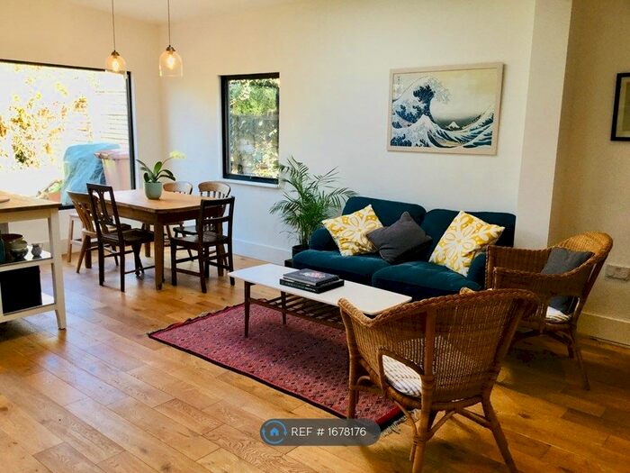 3 Bedroom Flat To Rent In London, London, SE14