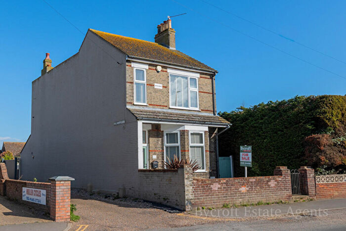 4 Bedroom Detached House For Sale In Yarmouth Road, Caister-on-sea, NR30