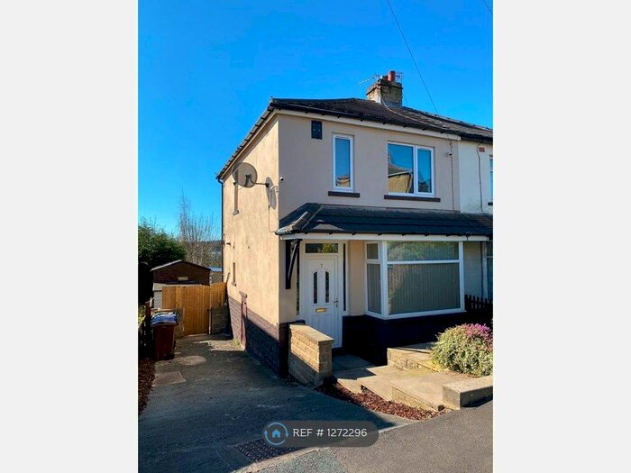 3 Bedroom Semi-Detached House To Rent In Thornhill Drive, Shipley BD18