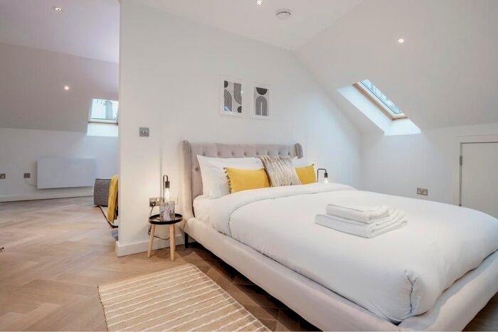 1 Bedroom Flat To Rent In Newman Street, London, W1T