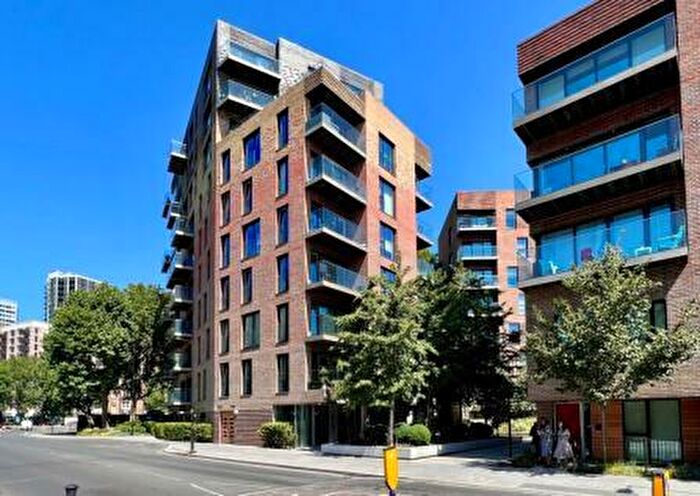 2 Bedroom Flat To Rent In Blackwood Apartments, Victory Place, Elephant & Castle, Walworth, London, SE17