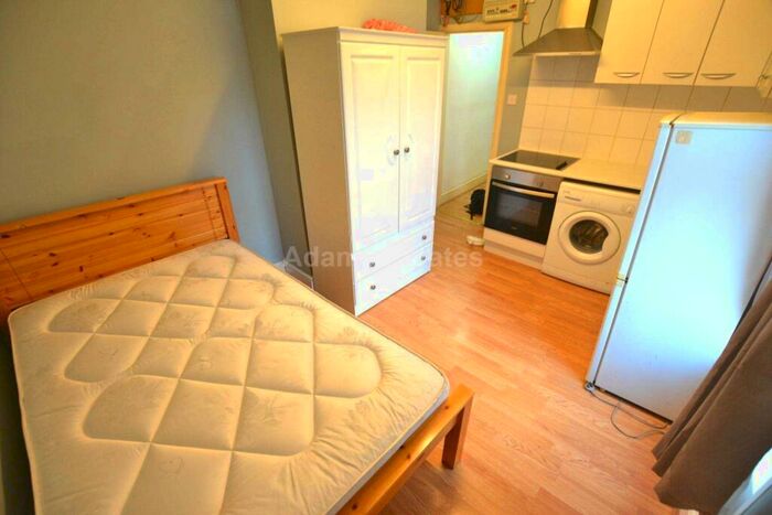 Studio To Rent In Flat, London Street, Reading, RG1