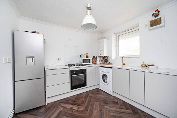 2 Bedroom Flat For Sale In Roman Road, Bethnal Green, London, E2