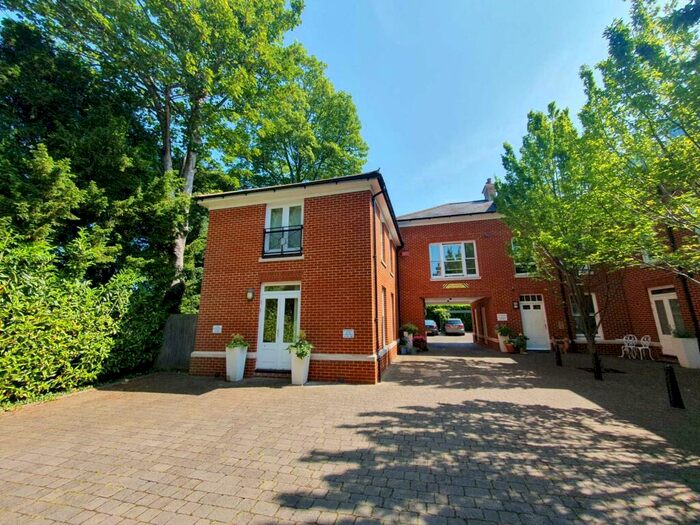 2 Bedroom Apartment To Rent In New Dover Road, Canterbury, CT1