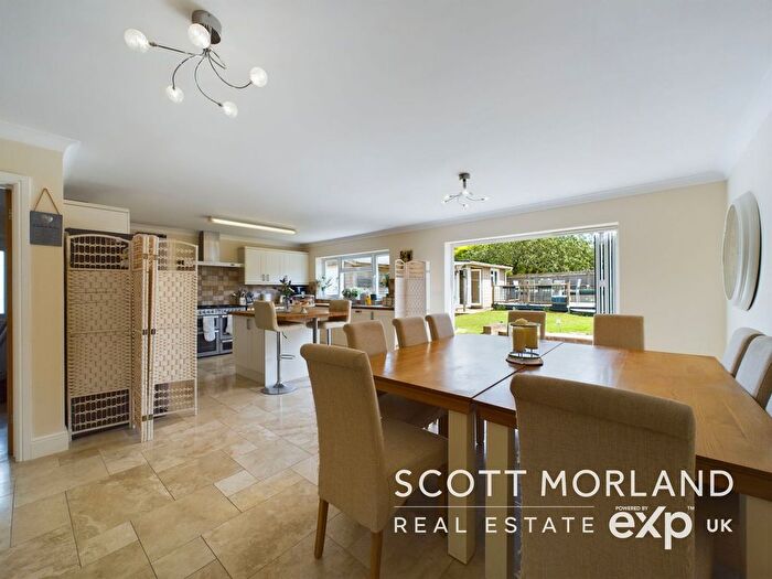 5 Bedroom Detached House For Sale In Old Kempshott Lane, Basingstoke, RG22