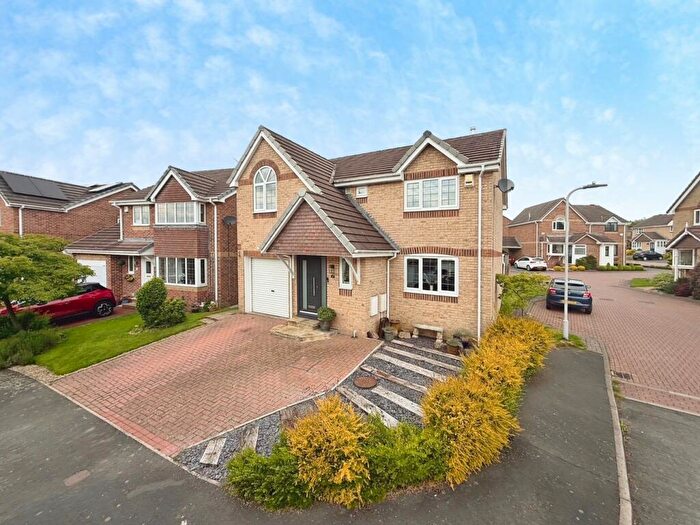 4 Bedroom Detached House For Sale In Oakleigh View, Baildon, Shipley, BD17