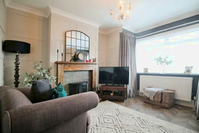 3 Bedroom Semi-Detached House To Rent In Waveney Road, Leeds, West Yorkshire, LS12