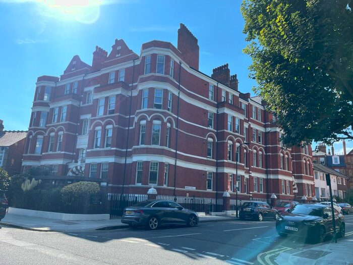 2 Bedroom Flat To Rent In Hamlet Gardens, Hammersmith, London, W6