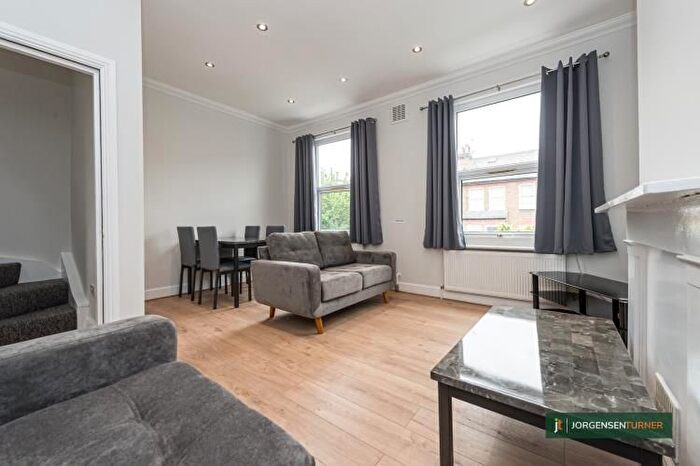 3 Bedroom Flat To Rent In Sulgrave Road, Hammersmith, W6