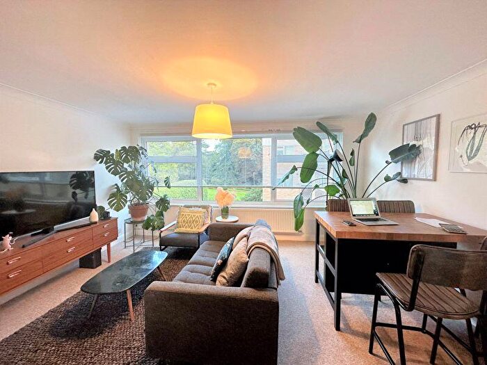 2 Bedroom Apartment To Rent In Heathfield Close, Potters Bar, EN6