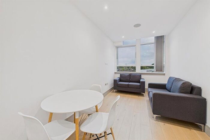 1 Bedroom Flat To Rent In Imperial Drive, Harrow, HA2