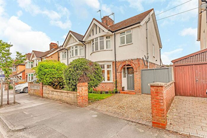 3 Bedroom Semi-Detached House For Sale In Rosamond Road, Bedford, MK40