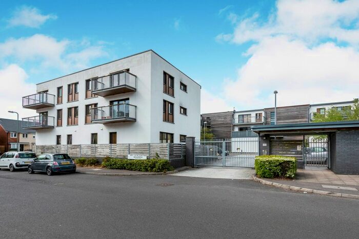 1 Bedroom Flat To Rent In The Courtyard, Beggarwood, Basingstoke, RG22