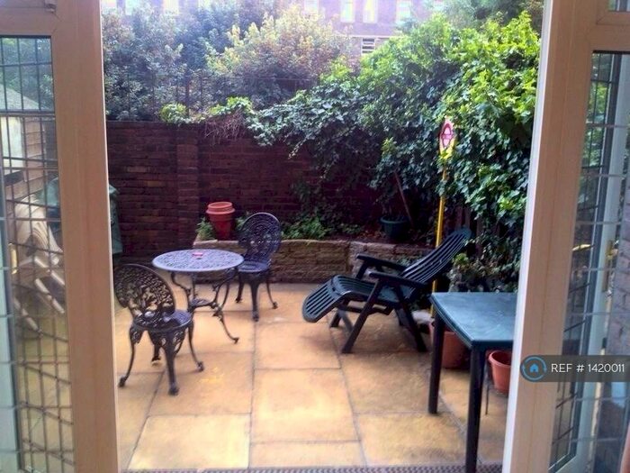 4 Bedroom Maisonette To Rent In Midway House, London, EC1V