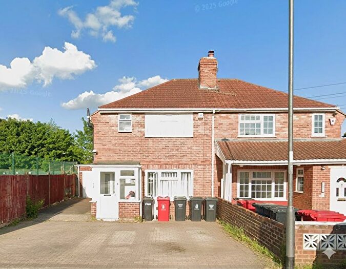 6 Bedroom Town House To Rent In York Avenue, Slough, SL1