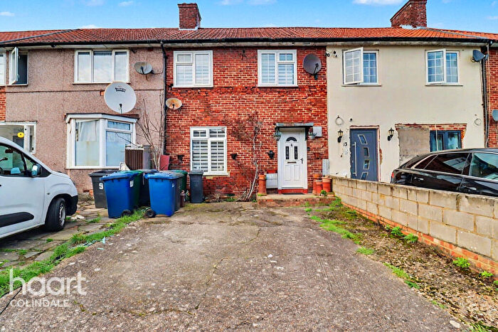 3 Bedroom Terraced House For Sale In Norwich Walk, HA8