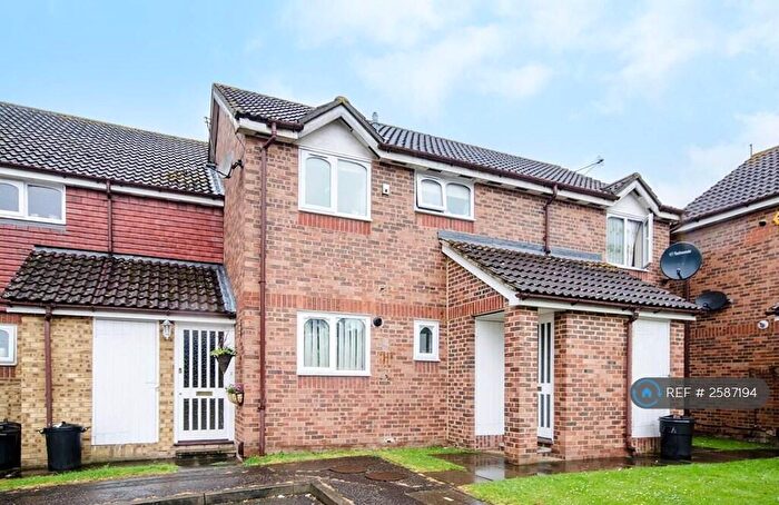 2 Bedroom Flat To Rent In Dollis Crescent, Ruislip, HA4