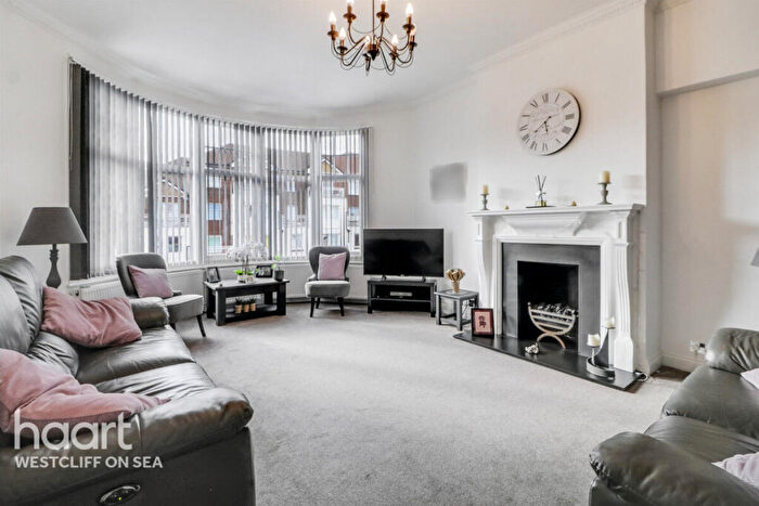 2 Bedroom Flat For Sale In Palmeira Avenue, Westcliff-On-Sea, SS0