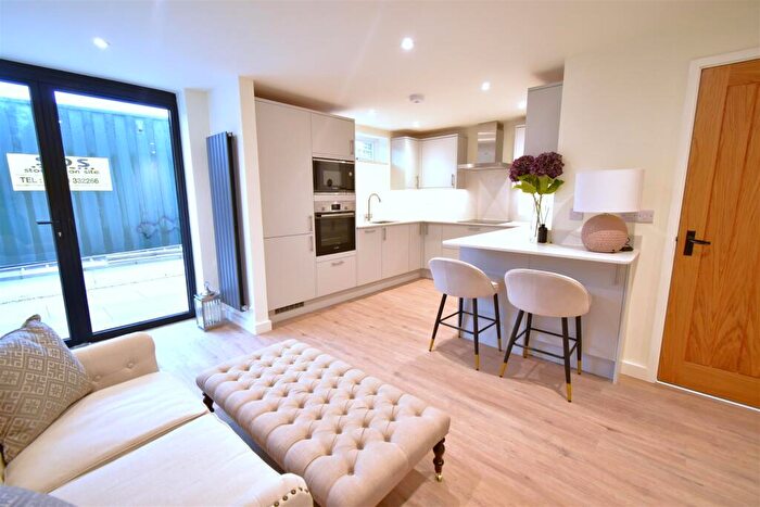 1 Bedroom Apartment To Rent In Park Street, Colnbrook, Slough, SL3