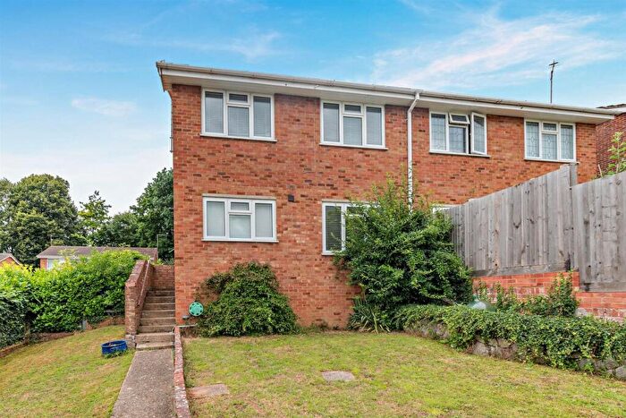 3 Bedroom Semi Detached House For Sale In Ragstone Road, Bearsted, Maidstone, ME15